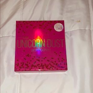 Highlighter/lip gloss/brush set